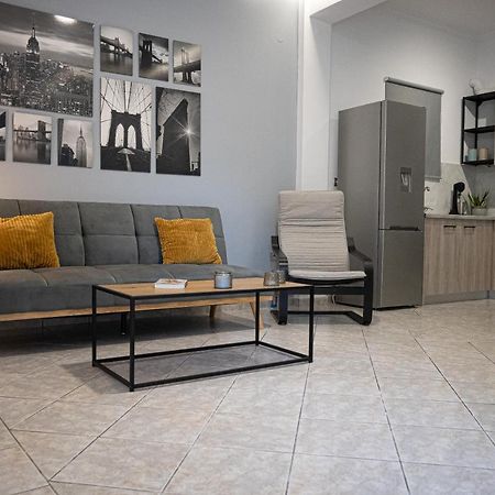 Thalia Apartments 卡拉马塔 外观 照片