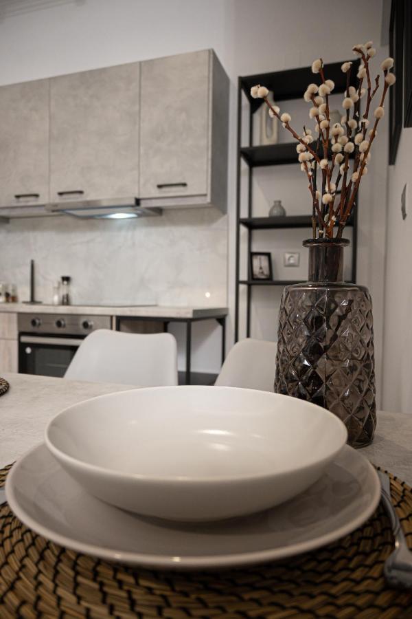 Thalia Apartments 卡拉马塔 外观 照片
